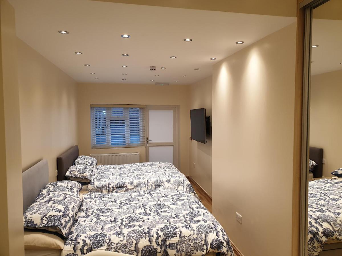 London Luxury Apartments 4 Min Walk From Ilford Station, With Free Parking Free Wifi Exteriér fotografie
