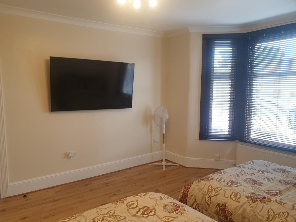 London Luxury Apartments 4 Min Walk From Ilford Station, With Free Parking Free Wifi Exteriér fotografie